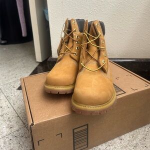Brown Timberland Boots. Size: 6.5